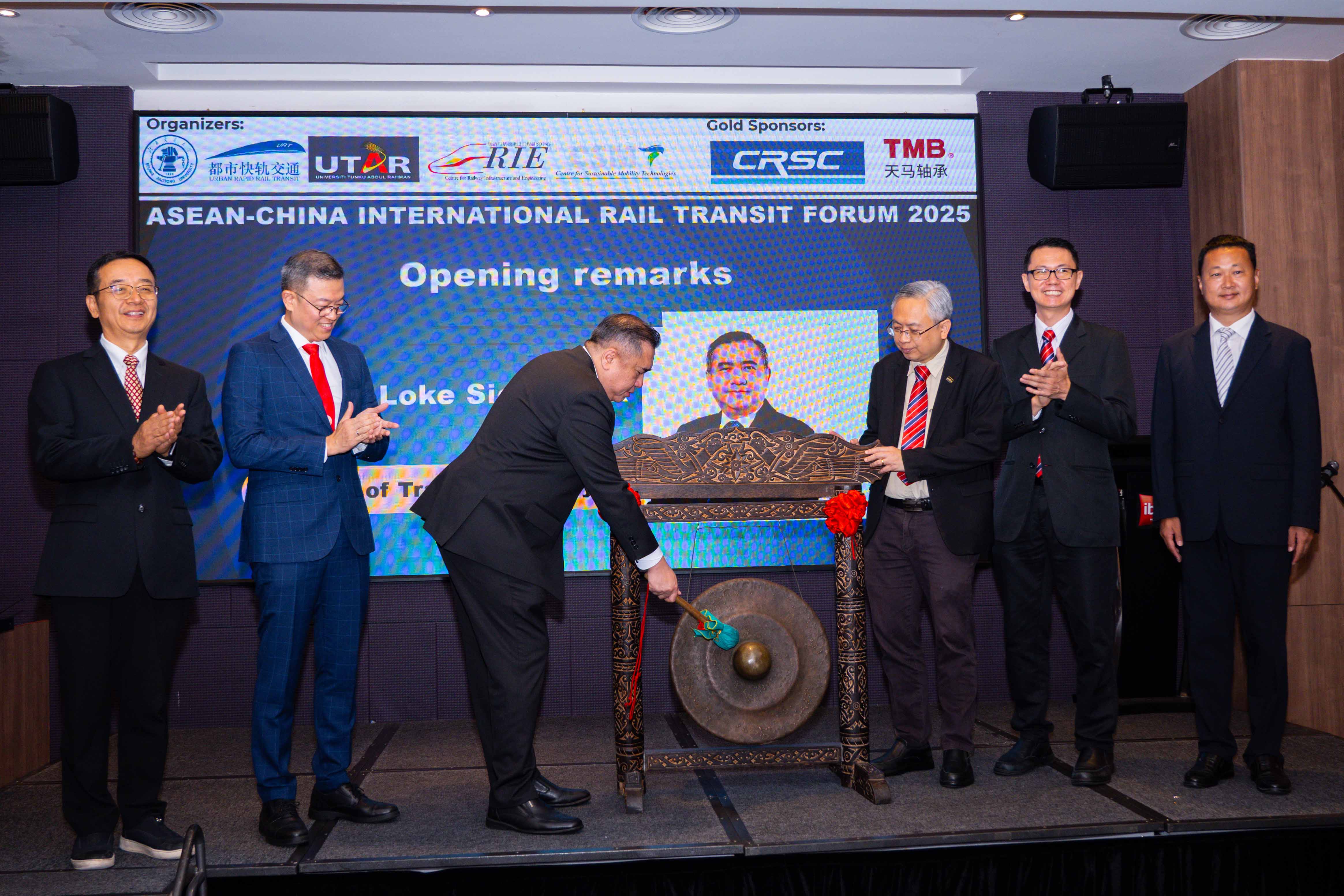 From left: Prof Han, Mr Eugene Tan, YB Tuan Loke, Prof Dato’ Ewe, Dr Chua and Mr Ma 