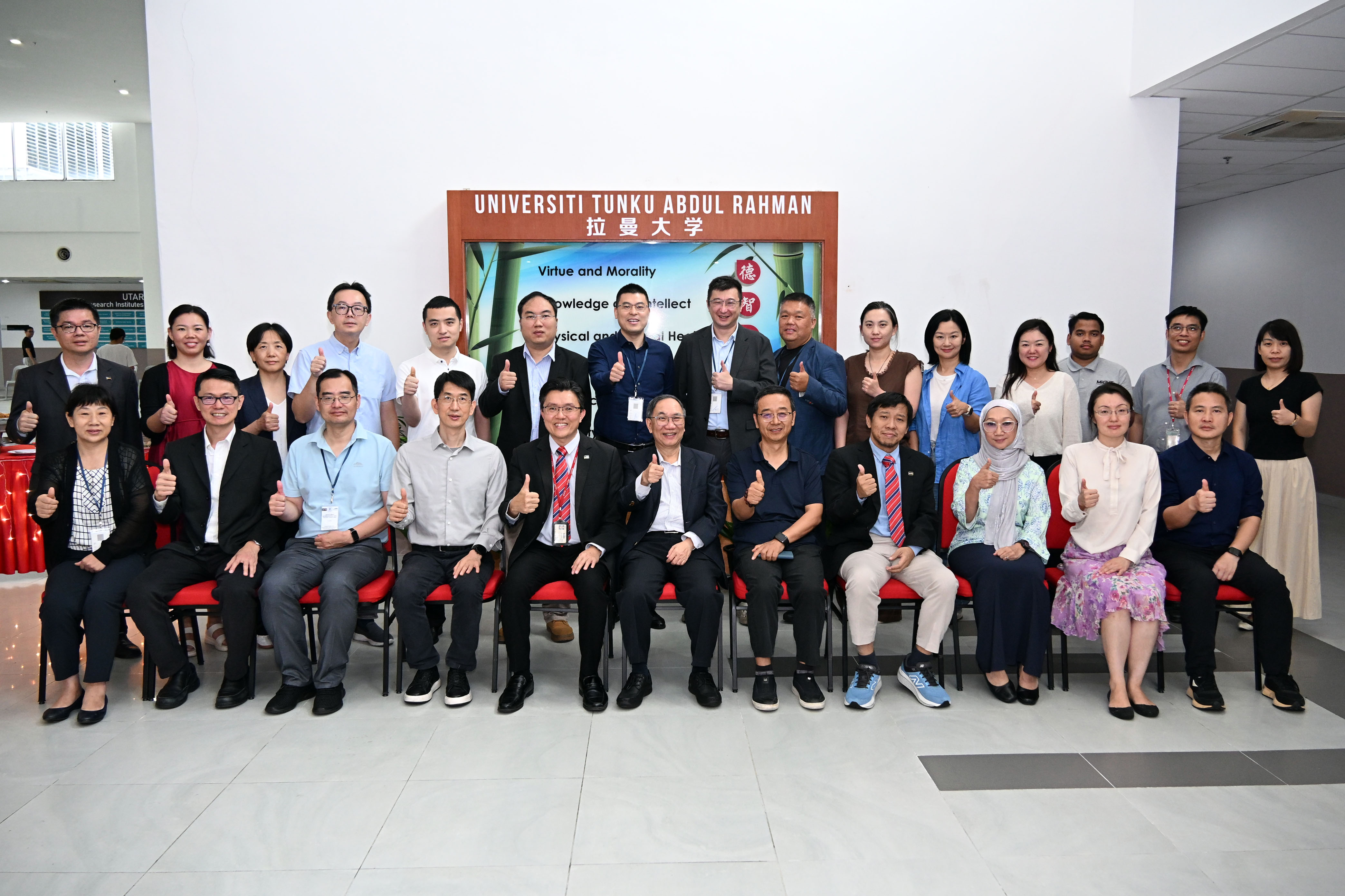 A group photo to commemorate the closing forum