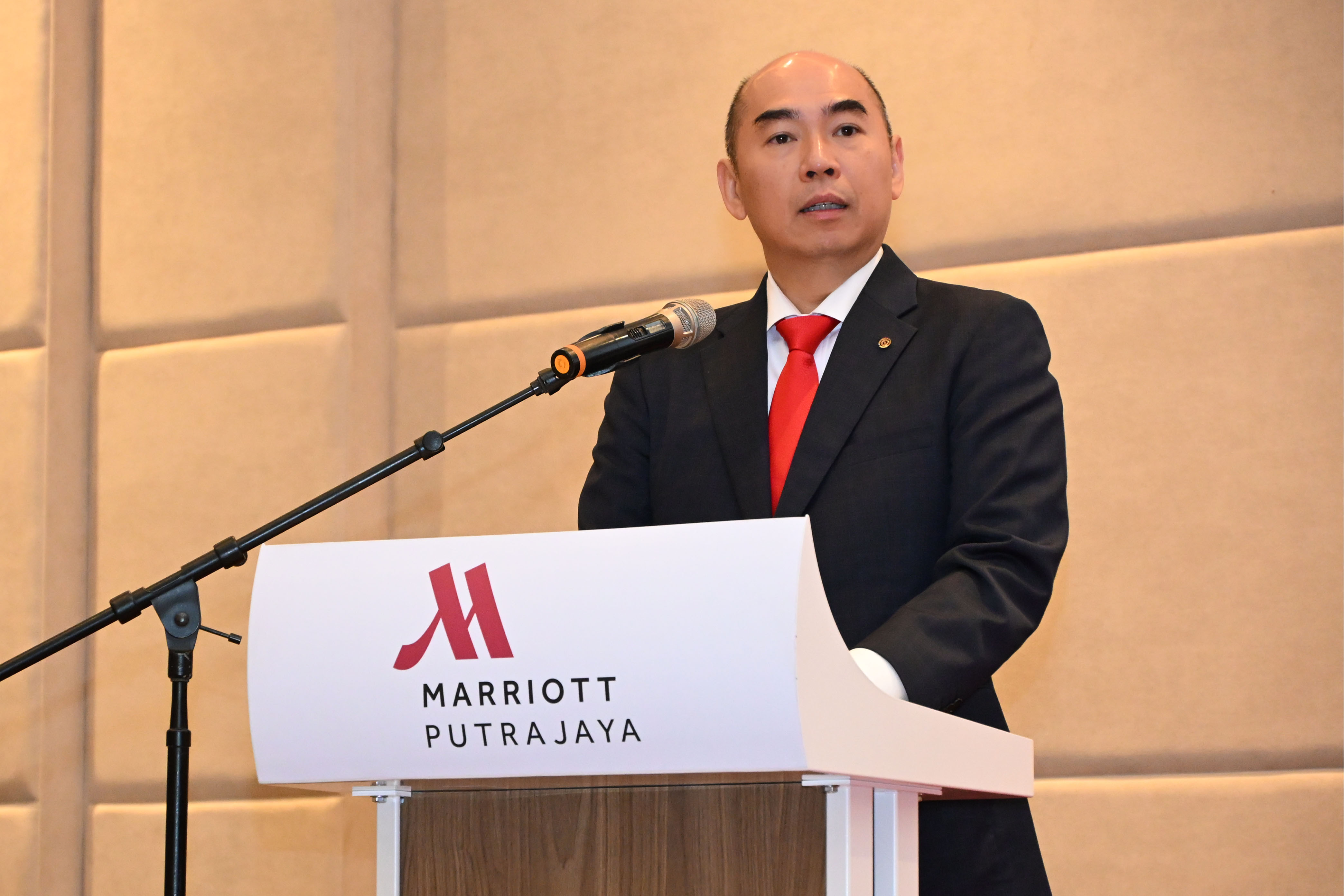 Datuk Ng sharing ACCCIM’s view on the Twin Parks