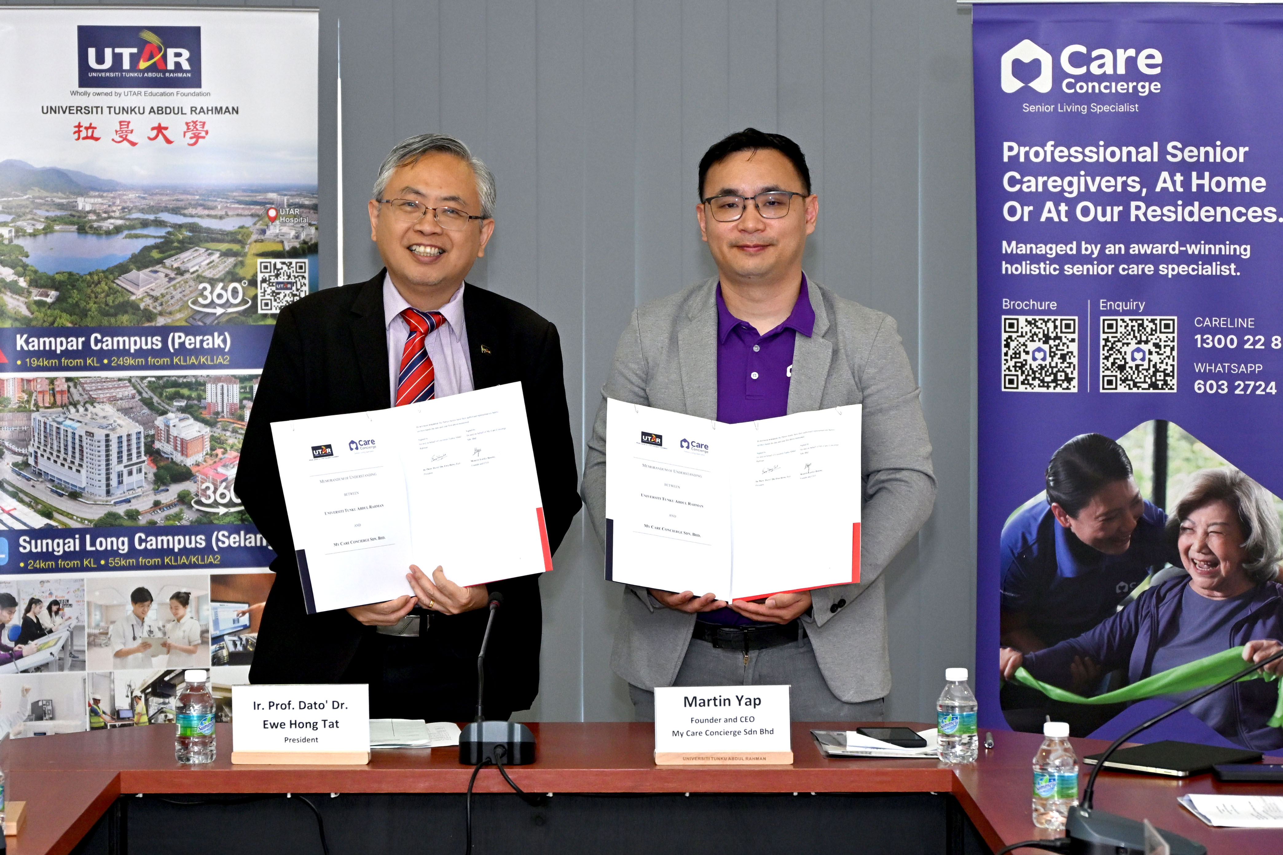 Mr Martin Yap (left) and Prof Dato’ Ewe exchanging the MoU documents