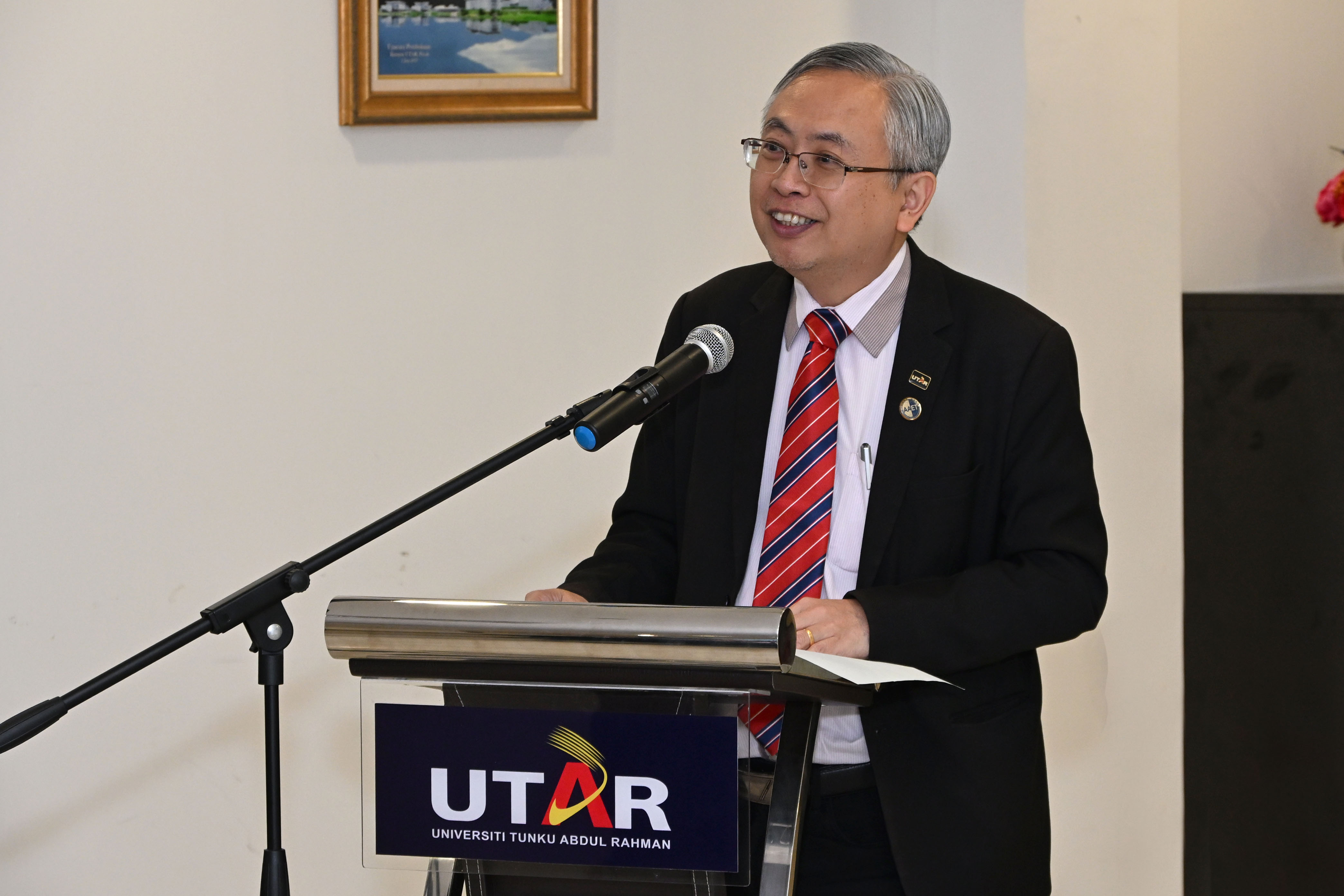 Prof Dato’ Ewe delivering his welcome address