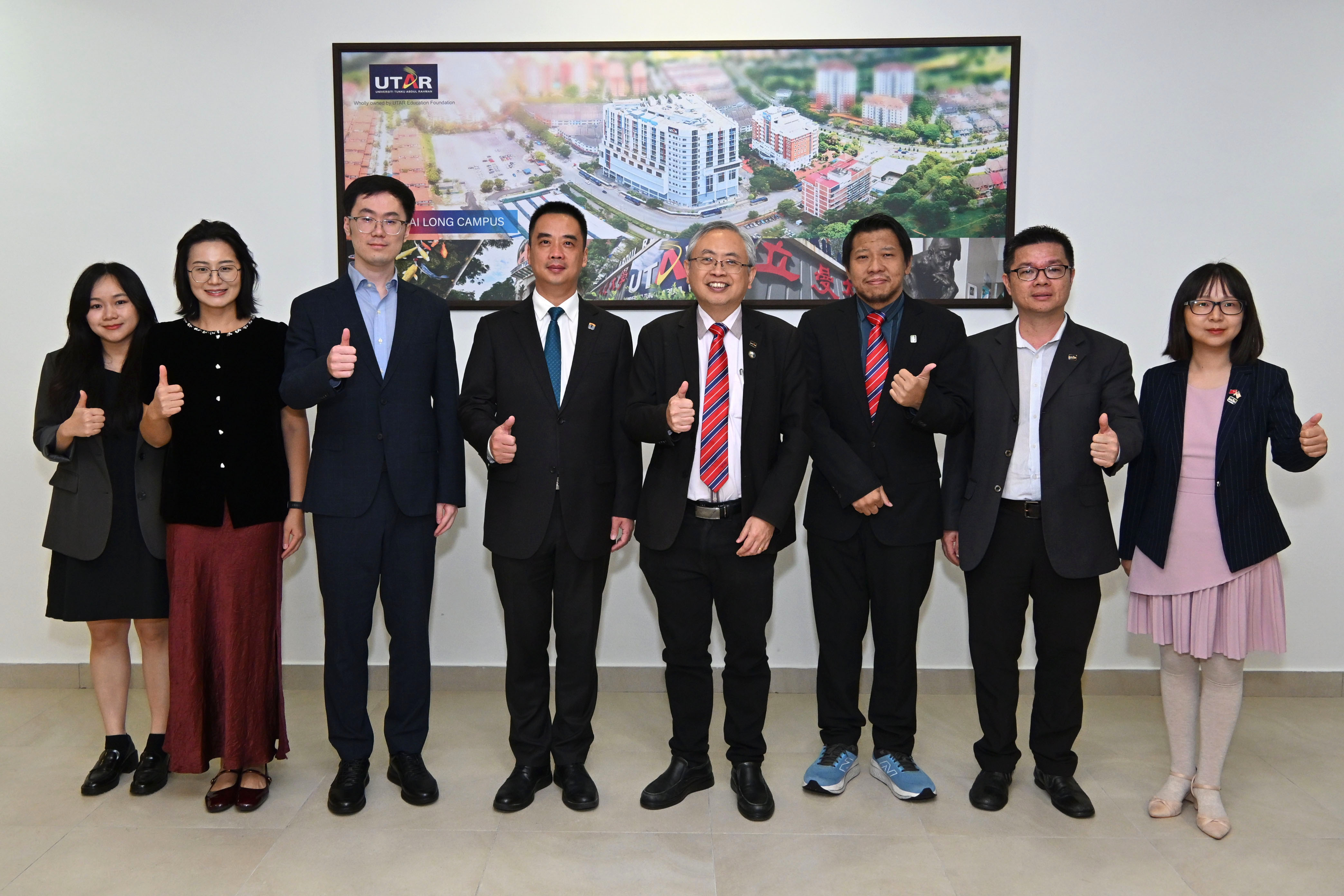 From left: Ms Chu, Ms Su, Dr Yang, Prof Qiu, Prof Dato’ Ewe, Prof Yap, Dr Lai and Ms Liu