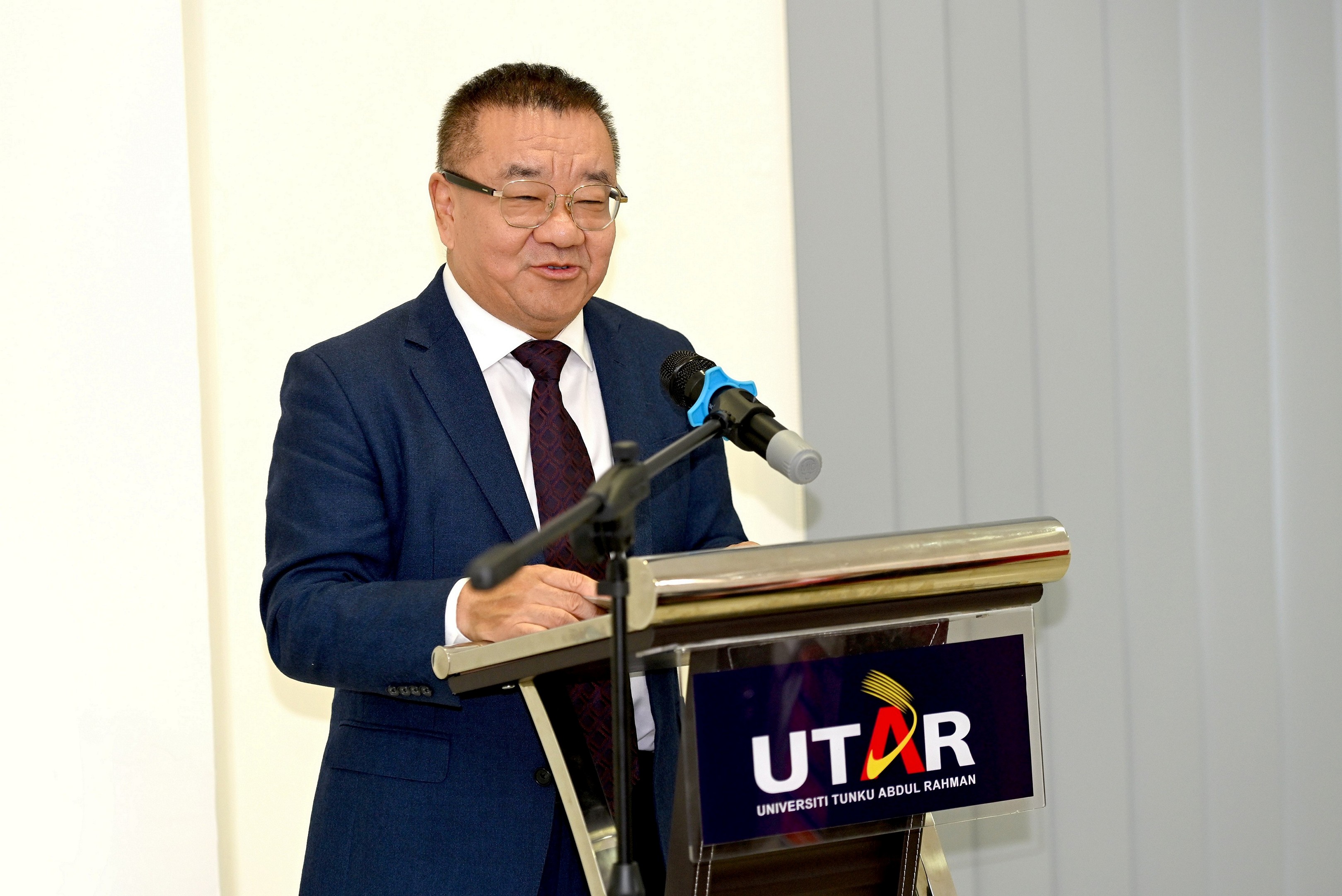 Dr Yan emphasising digital preservation while supporting Malaysia’s development goals