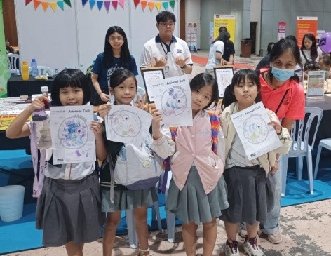 Ms Amy Lee (far right) and her students from Cactus Holistic Centre participating in the workshop