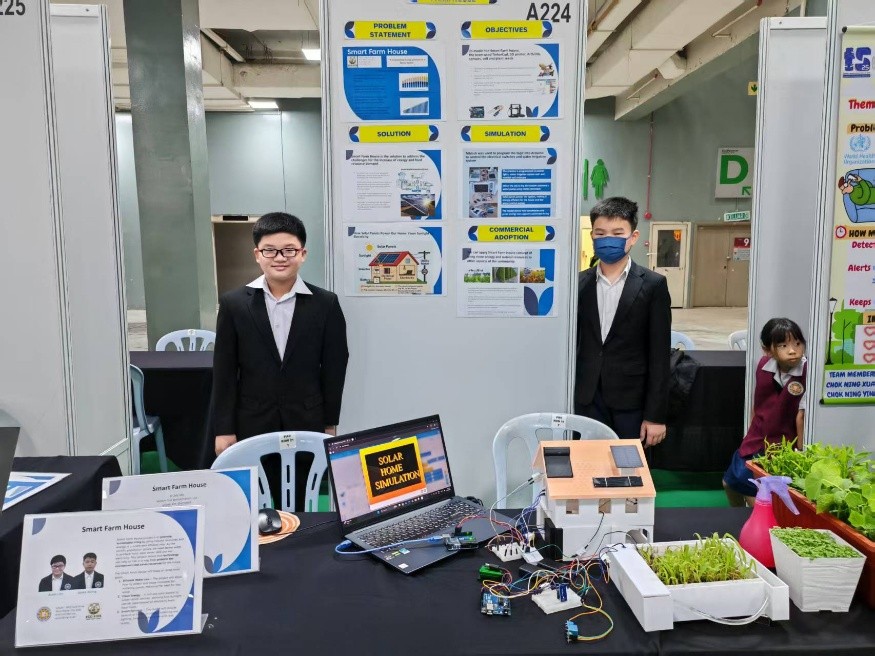 Avan Lim (left) and Jared Wong