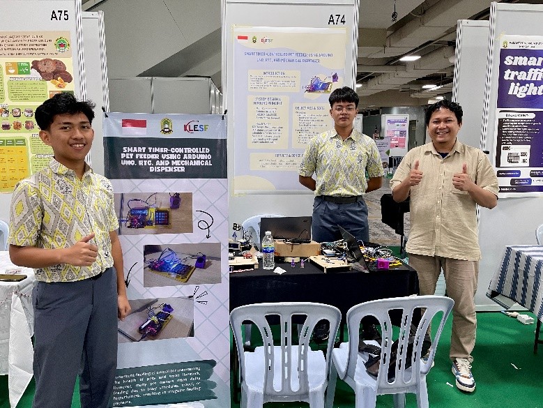 From left: Fudhil, Arli and Mr Syahid