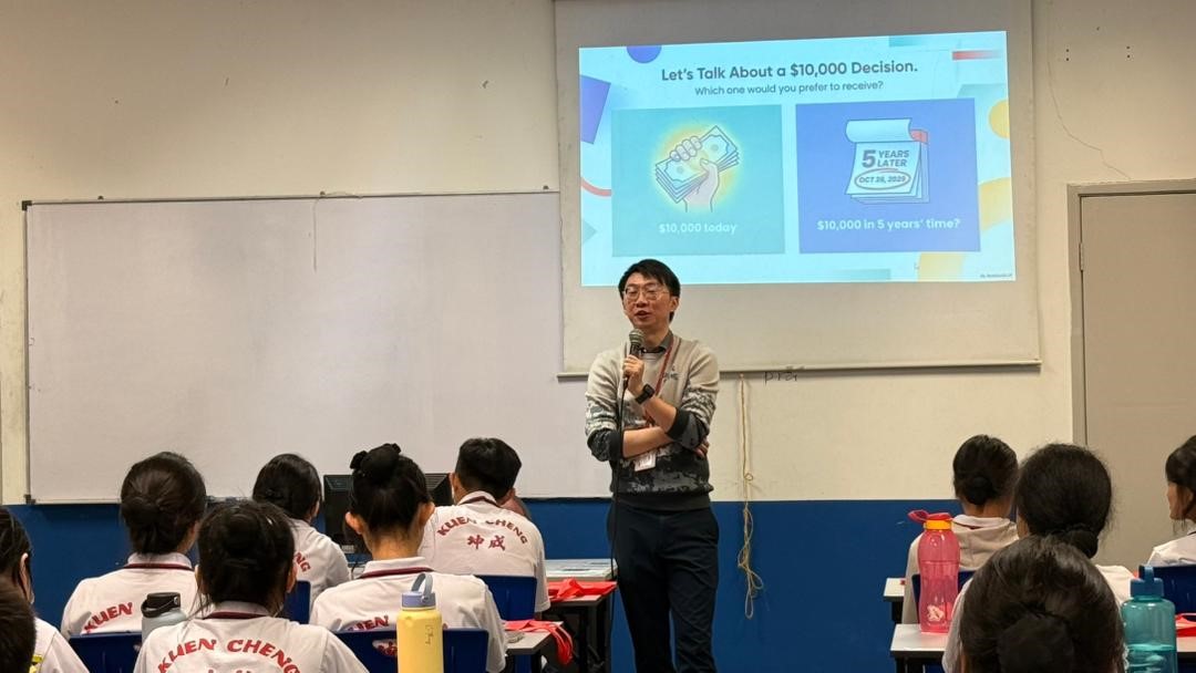 Dr Lim conducting Financial Technology workshop