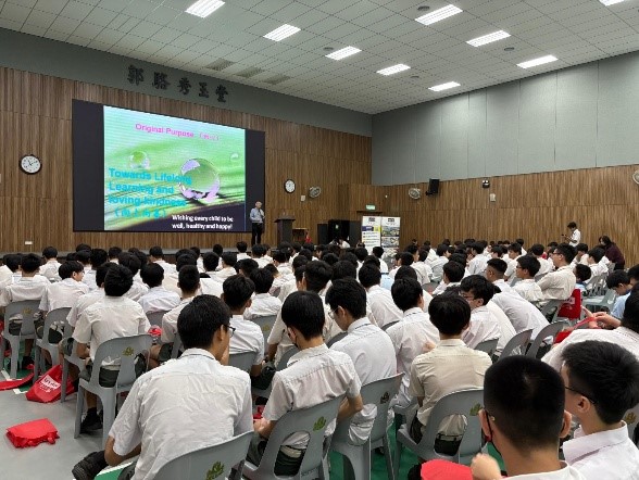 Prof Dato’ Ewe delivering his talk