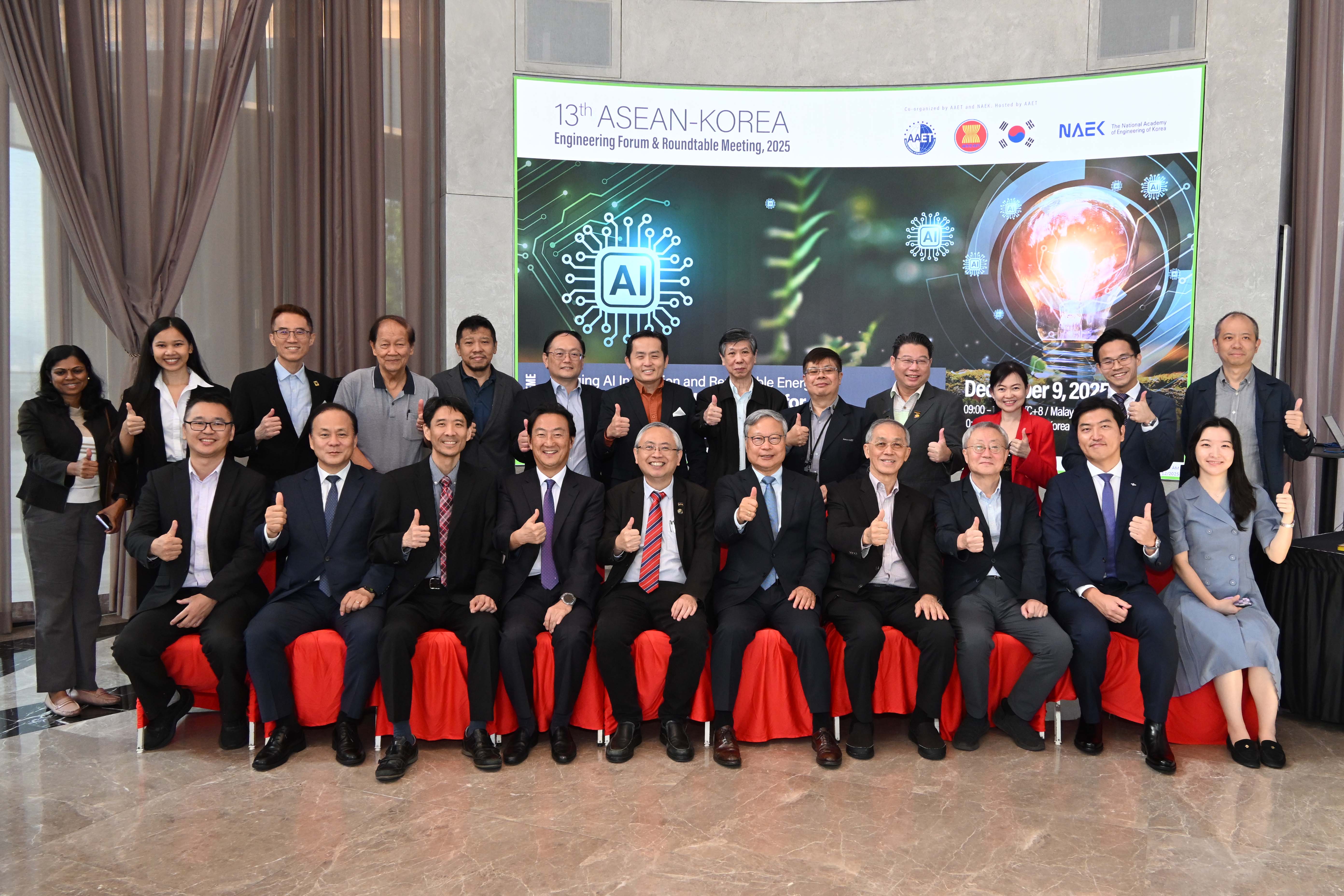 Fifth from left: Prof Dato’ Ewe, Prof Eui with the participants