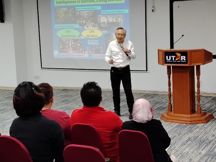 Prof Dato’ Ewe highlighting the need for professionals to develop various crucial skills