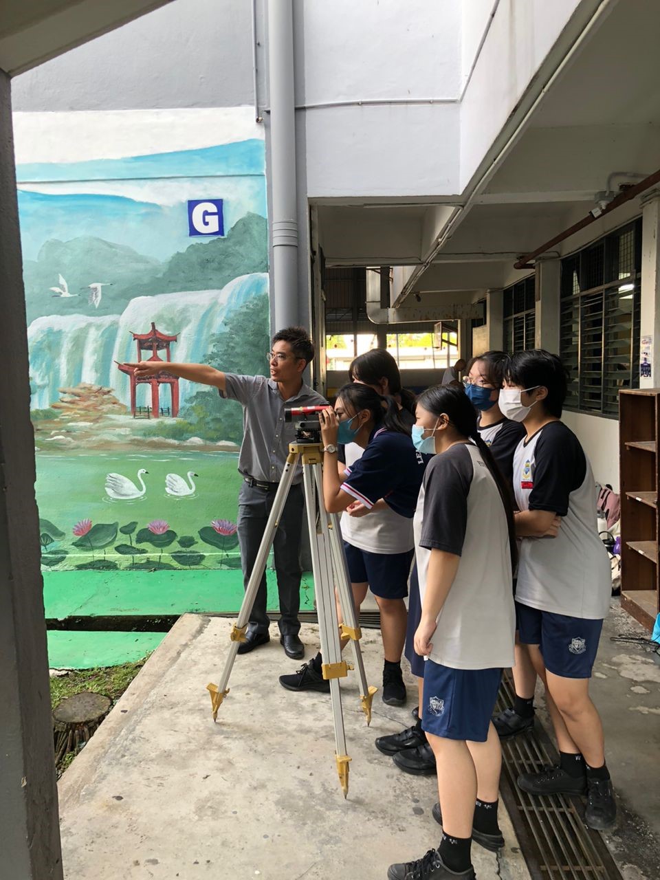 Dr Ong guiding students with the equipment