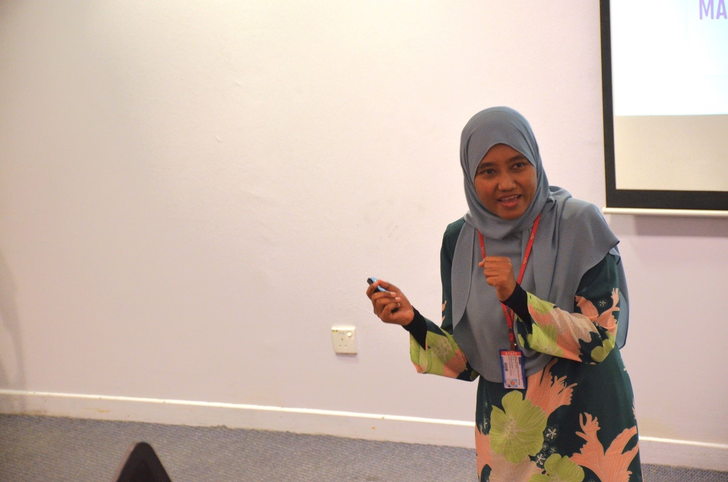 Dr Nurul Afidah explaining the importance of 50/30/20 budget rule and emergency fund