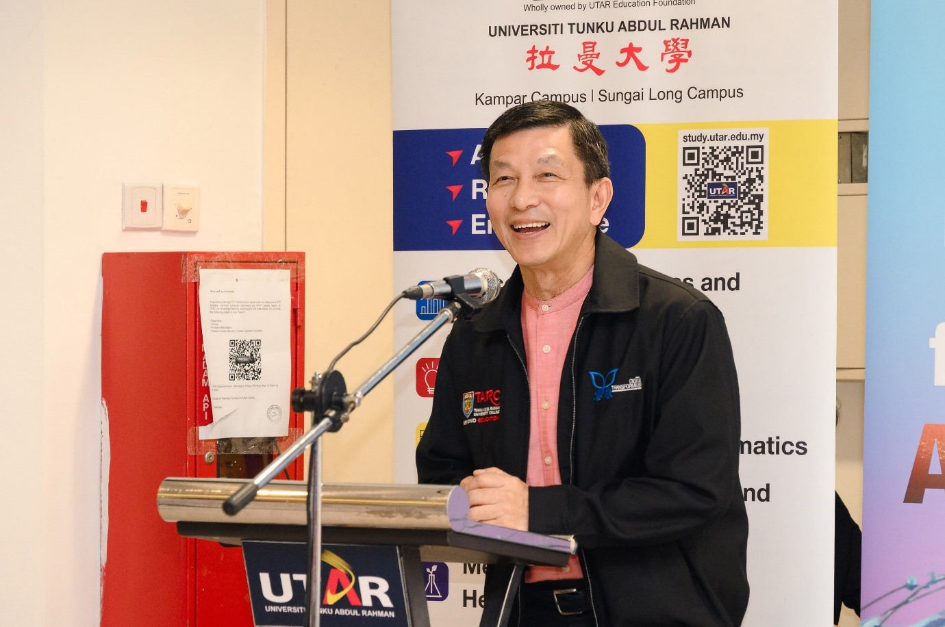 Dato’ Chan Wah Kiang explaining the impact of education in life