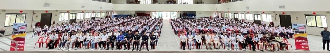Guests of honour and organising committee with 875 teachers and students of Shen Jai High School, Ipoh