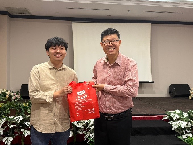 Prof Choong (right) presenting a token of appreciation to the quiz winners