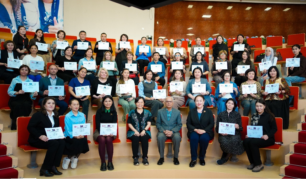 Group photo during the certificate presentation ceremony