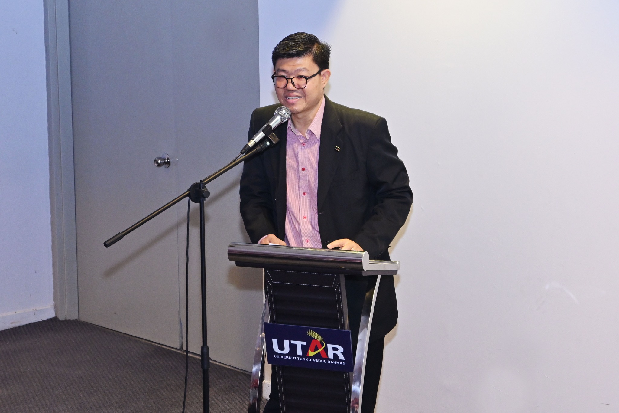 Dr Chen welcoming the delegates 

