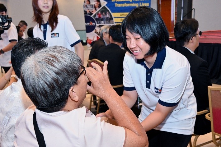 Recipients serving tea to their parents as gratitude for their unwavering support