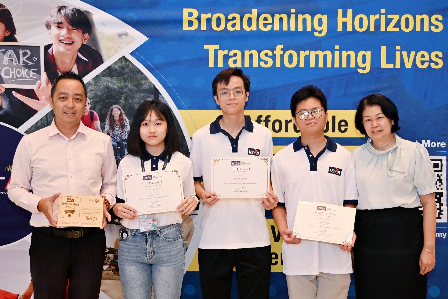 Recipients who graduated from Shen Jai High School sharing their joy with Mr Choo (far left) and Madam Tan (far right)