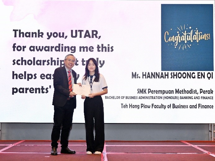 Kampar Campus recipients receiving their scholarship awards from Prof Dato’ Ewe