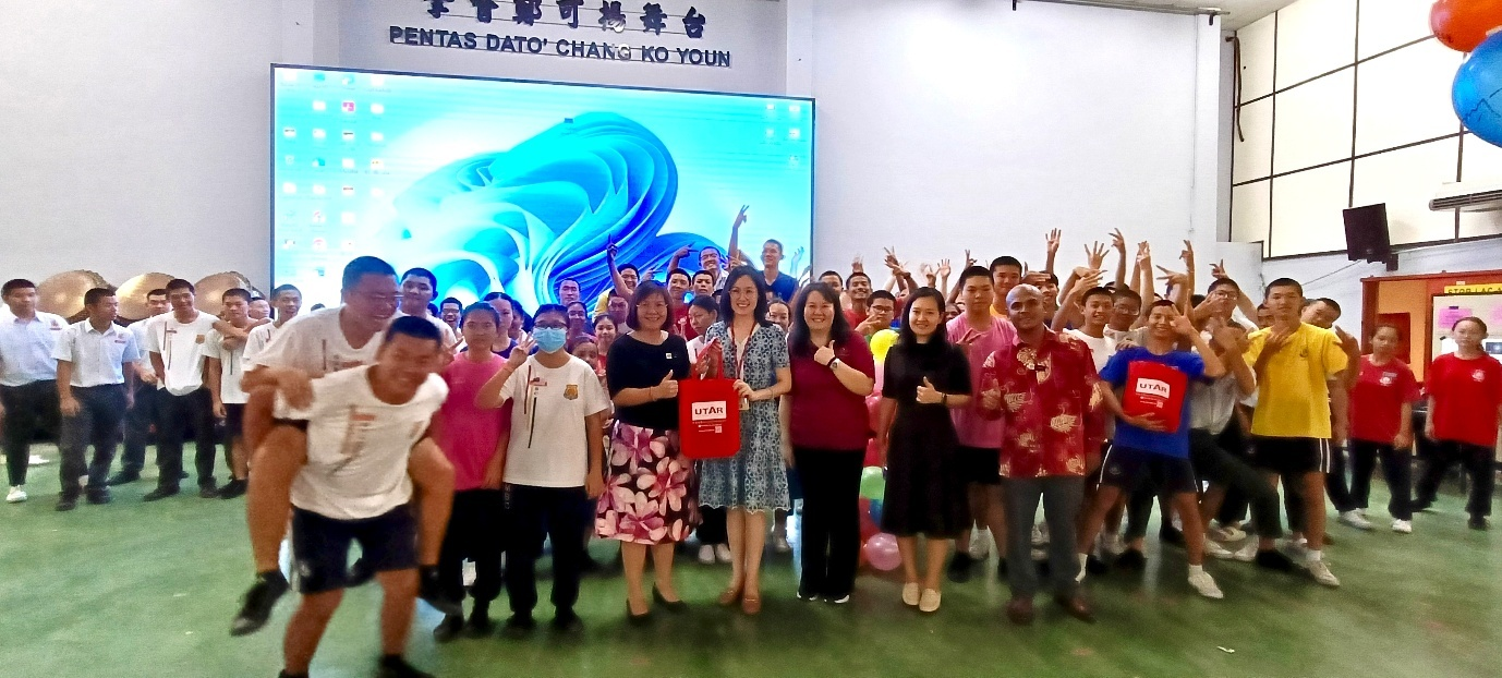 Group photo after the event at SMJK Shing Chung