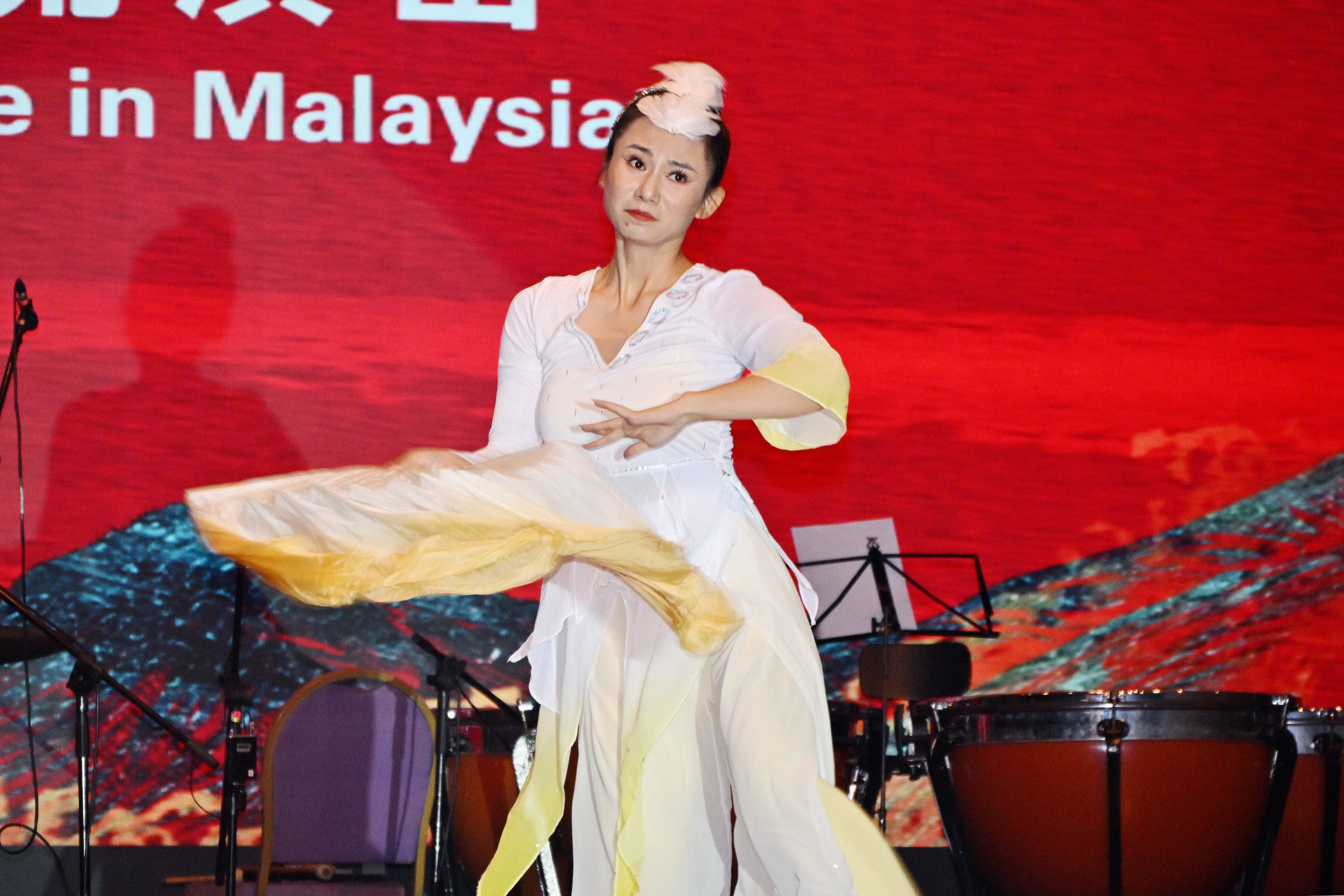 Beyond the orchestral showcase, the joint collaboration between DZU and SDU also brought a rich blend of performances — from dulcet vocals to beautifully choregraphed dances