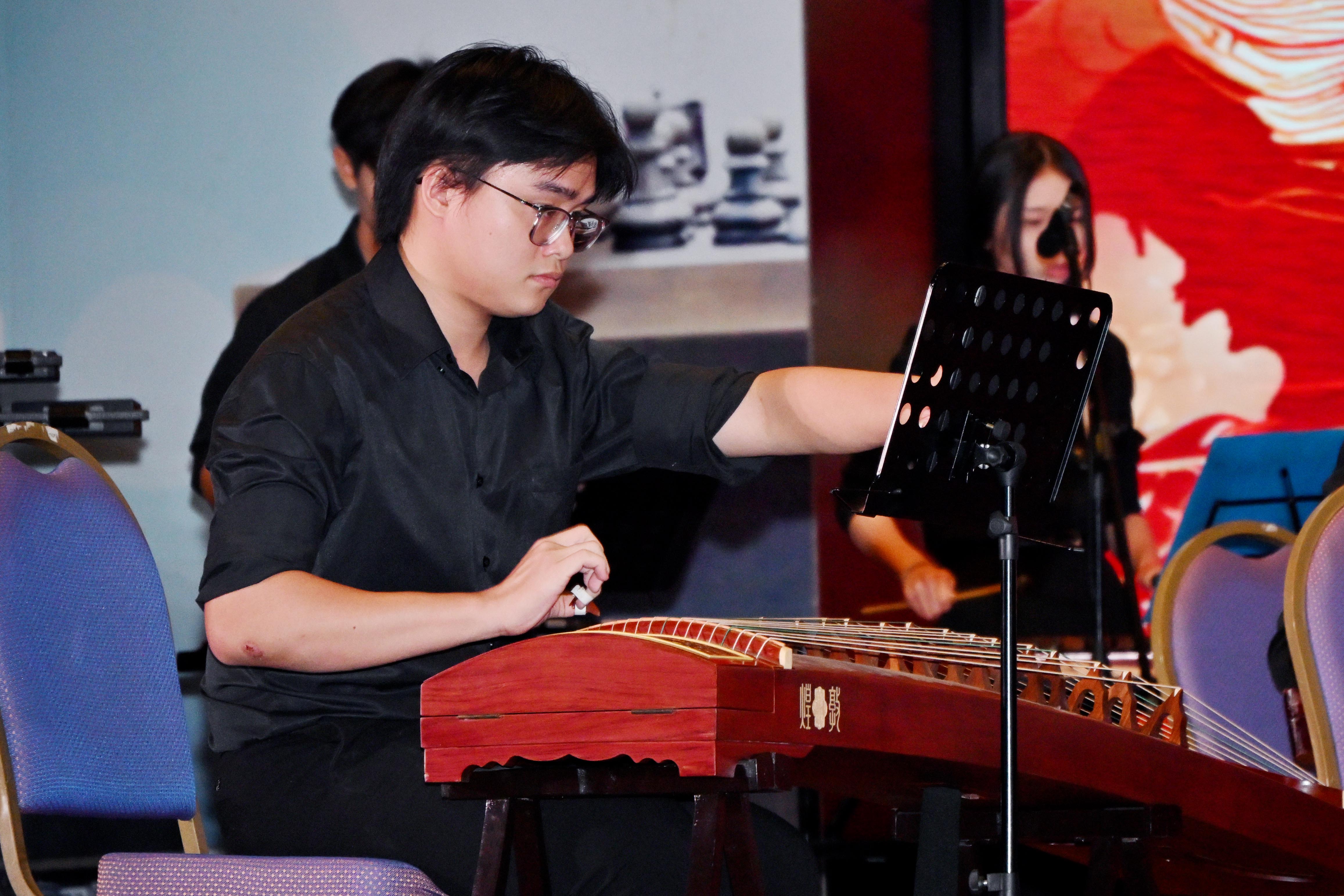 Their subsequent performances, conducted by UTAR student See Tian Jin, carried forward the orchestra’s signature richness with a local flair through pieces like the local composition <i>Eh Wau! Ethnic Heartstrings</i> (Eh Wau! 民族情弦)