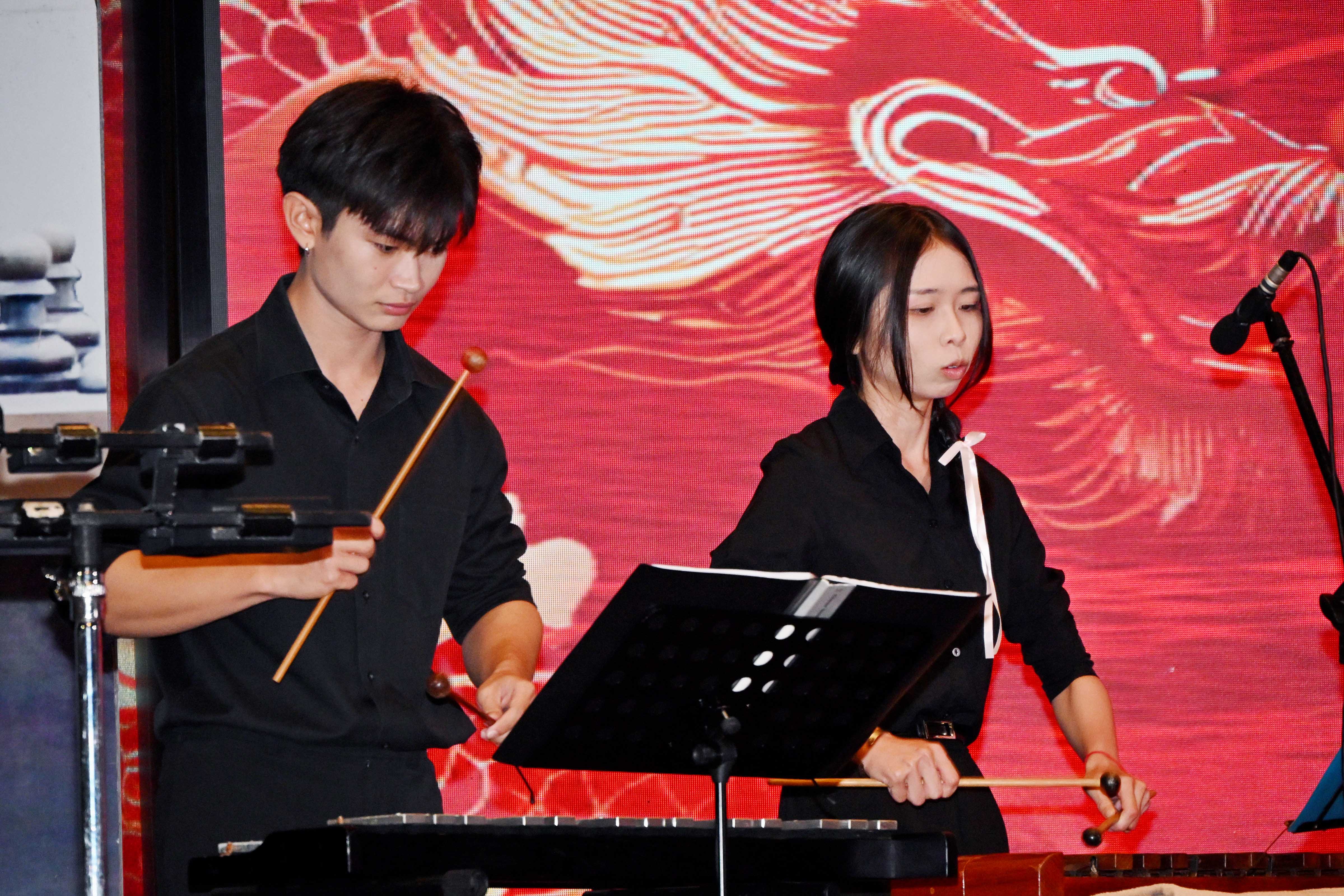 Their subsequent performances, conducted by UTAR student See Tian Jin, carried forward the orchestra’s signature richness with a local flair through pieces like the local composition <i>Eh Wau! Ethnic Heartstrings</i> (Eh Wau! 民族情弦)