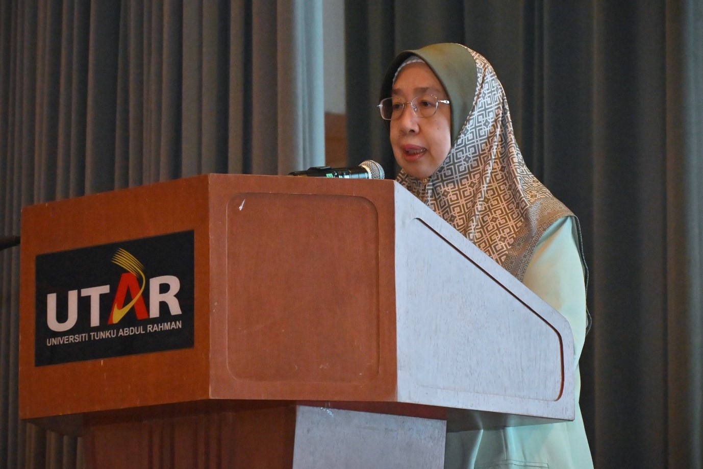 Prof Zuraidah highlighting the role of educational institution in nurturing financially aware and resilient graduates