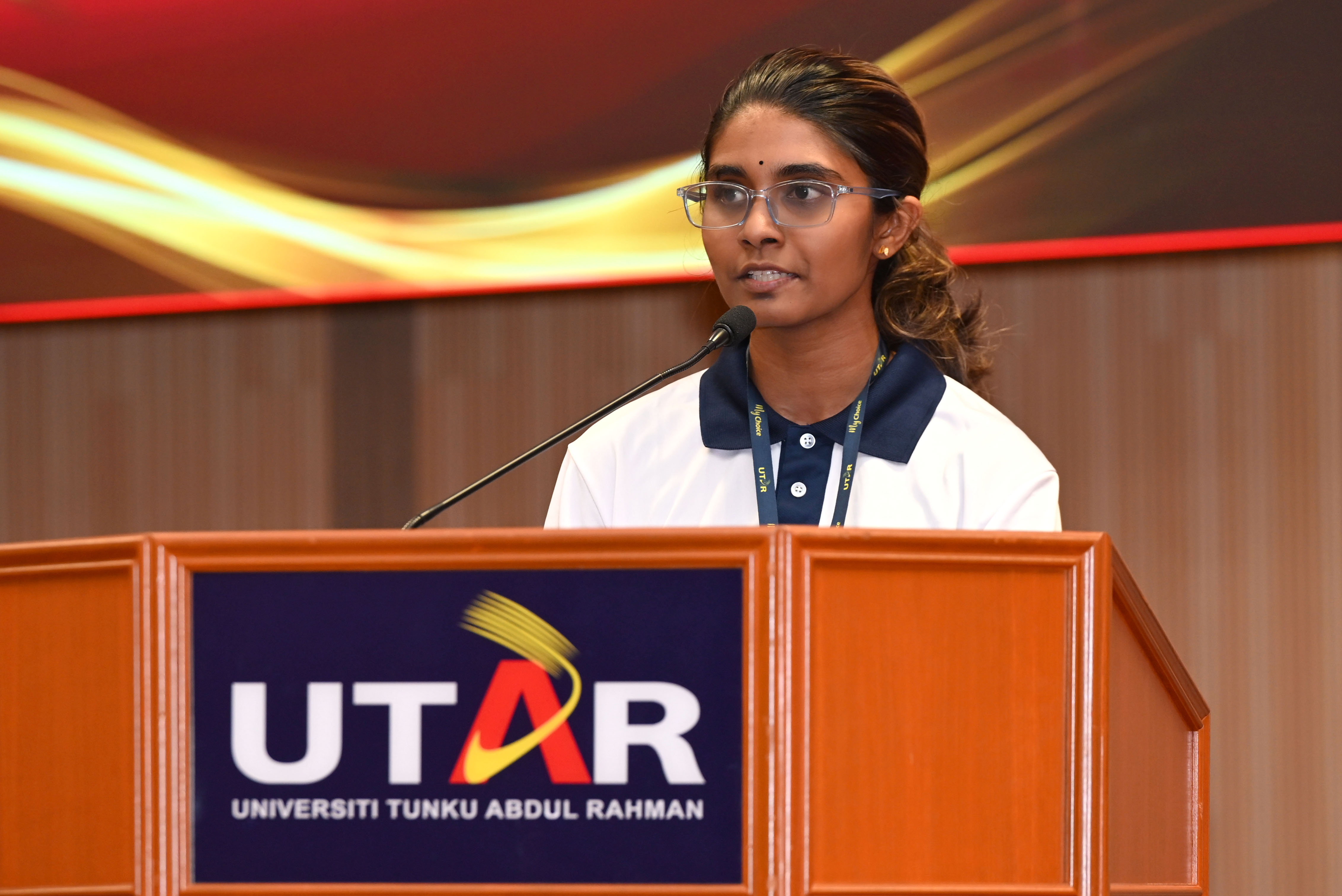 Darvinni encouraging fellow scholars not to let fear hold them back