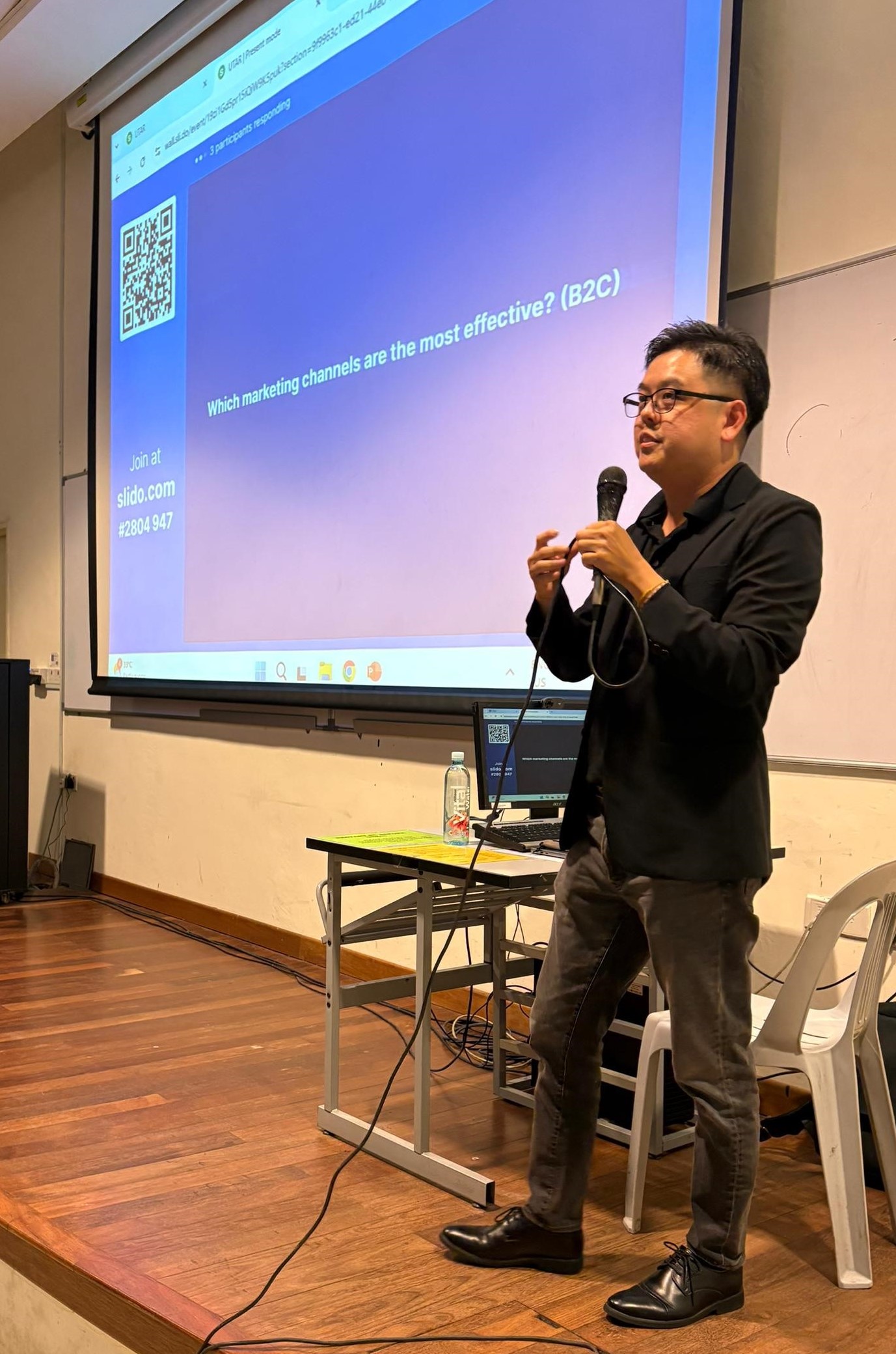 Mr Tan delivering insights on current business market trends
