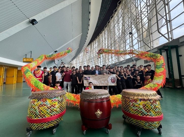 Group photo with the National Taiwan Sport University Wushu and Dragon Dance Team 