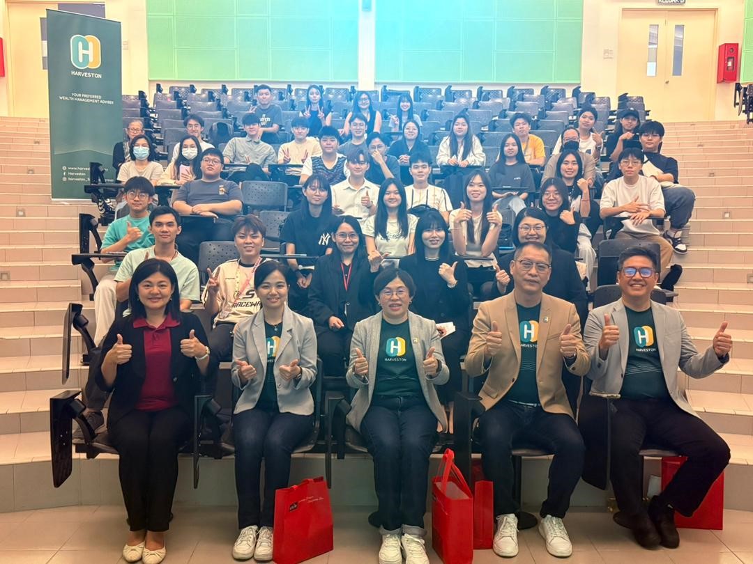Front row, from right: Dr Yip, Ms Clover Quah, and Ms Ng (far left)<br><br>Second row, from left: Dr Mah, Prof Lee, and Mr Jason Lim with participants and Double Dose Marketing delegates