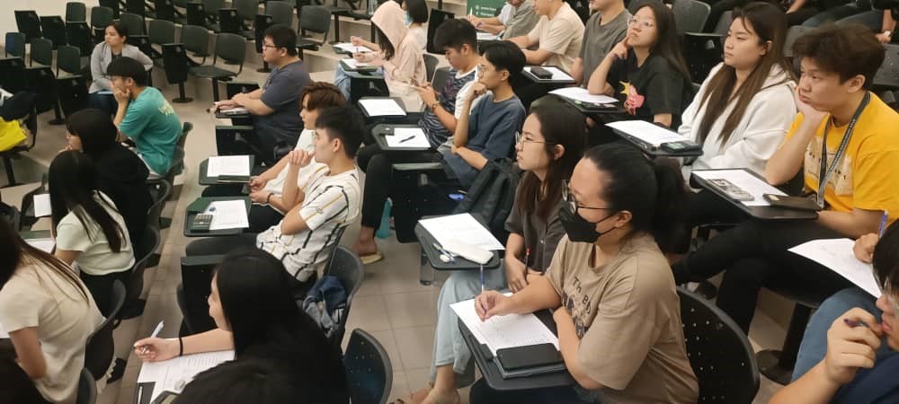 Ms Clover Quah sharing her marketing experience during the talk