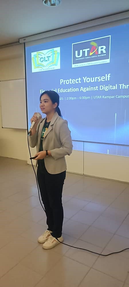 Ms Clover Quah sharing her marketing experience during the talk