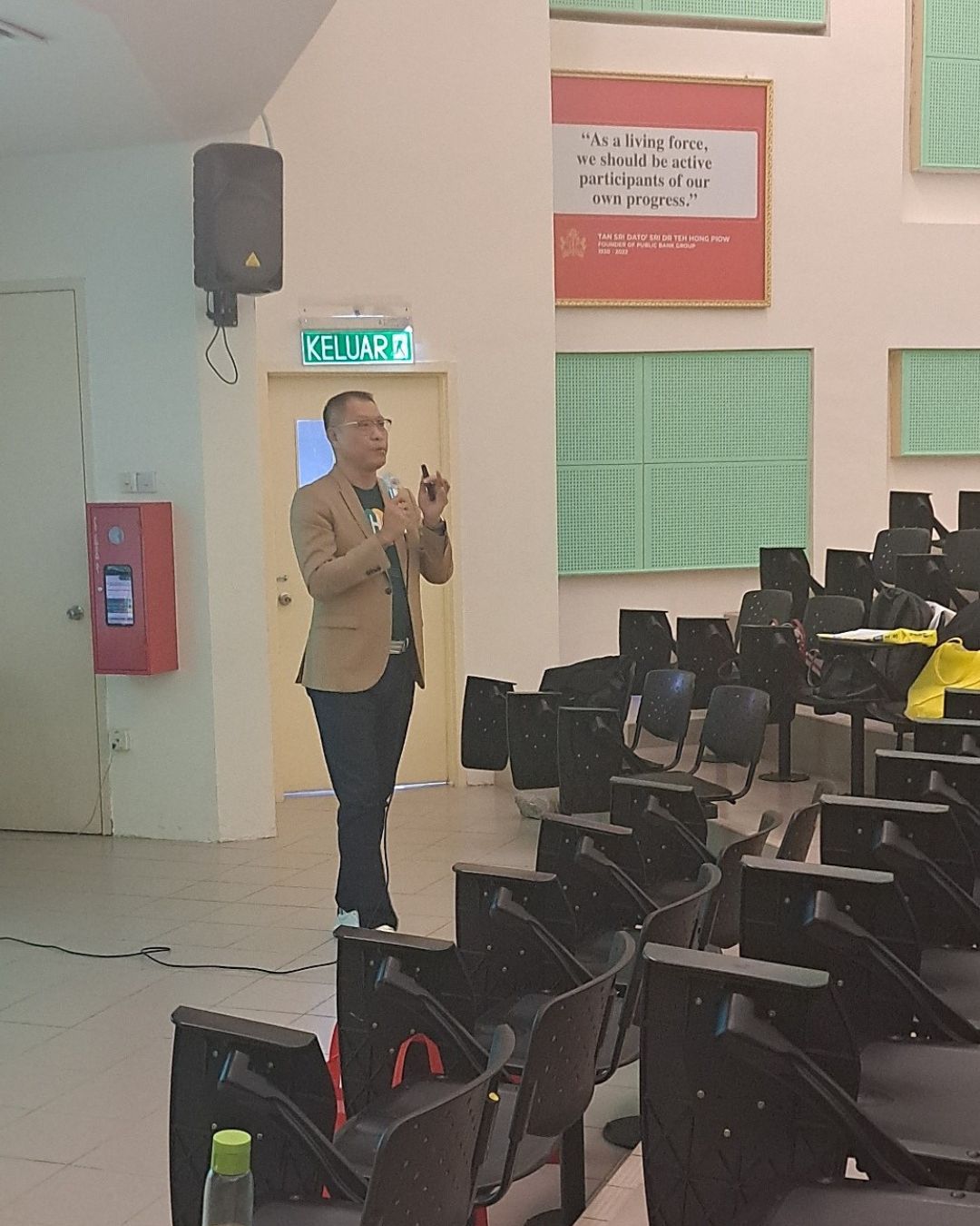 A tour of UTAR Hospital with the Double Dose Marketing team after the talk session, led by Dr Yip (centre)