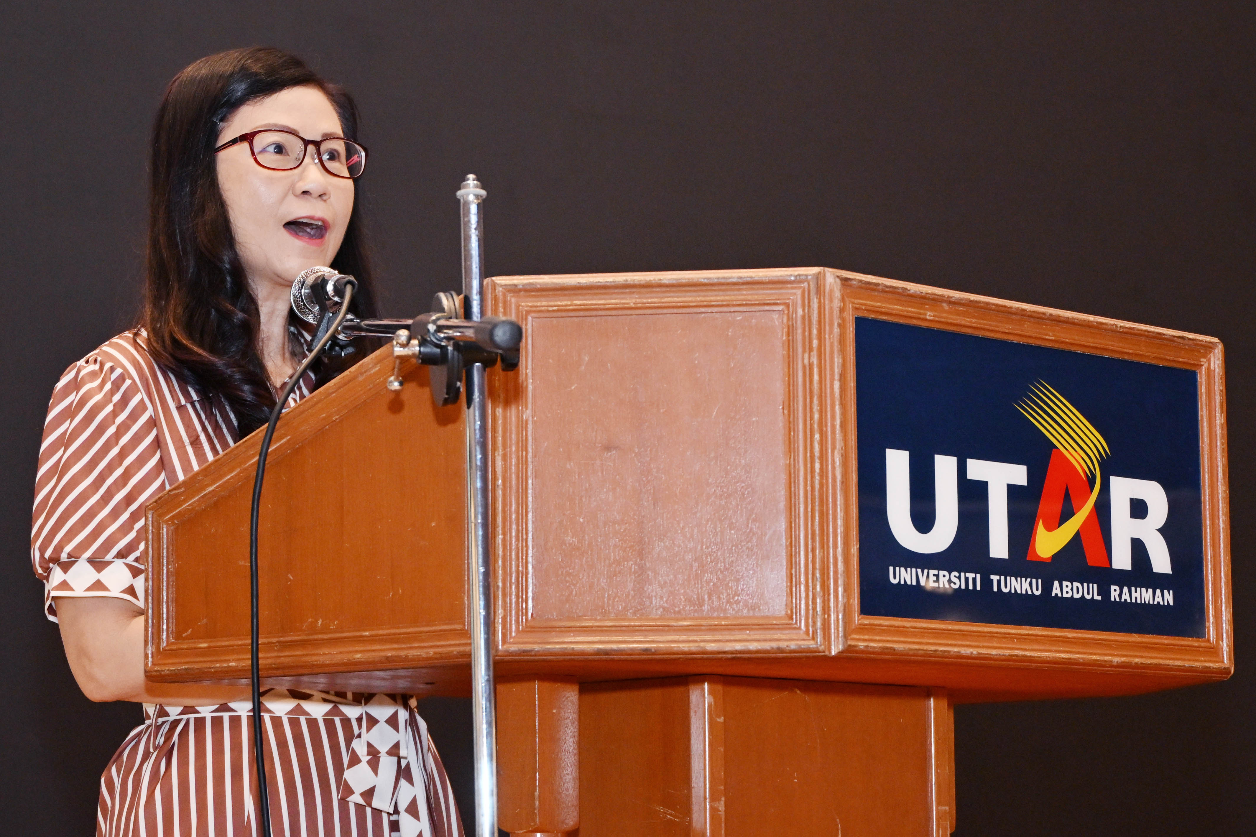 Dr Lee Lai Meng delivering her opening remarks at the event