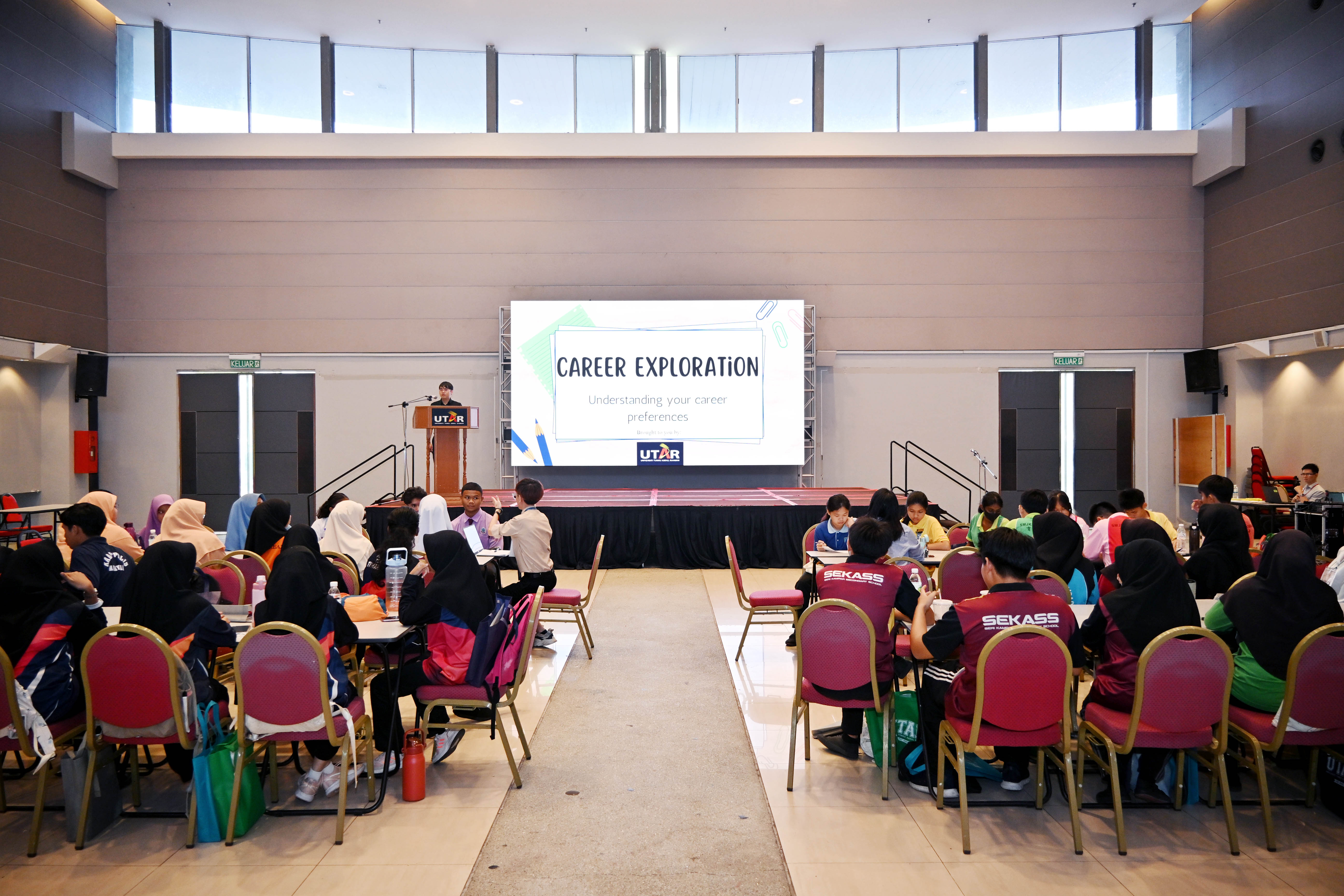 Mr Ho Khee Hoong guiding students through career profiling activities
