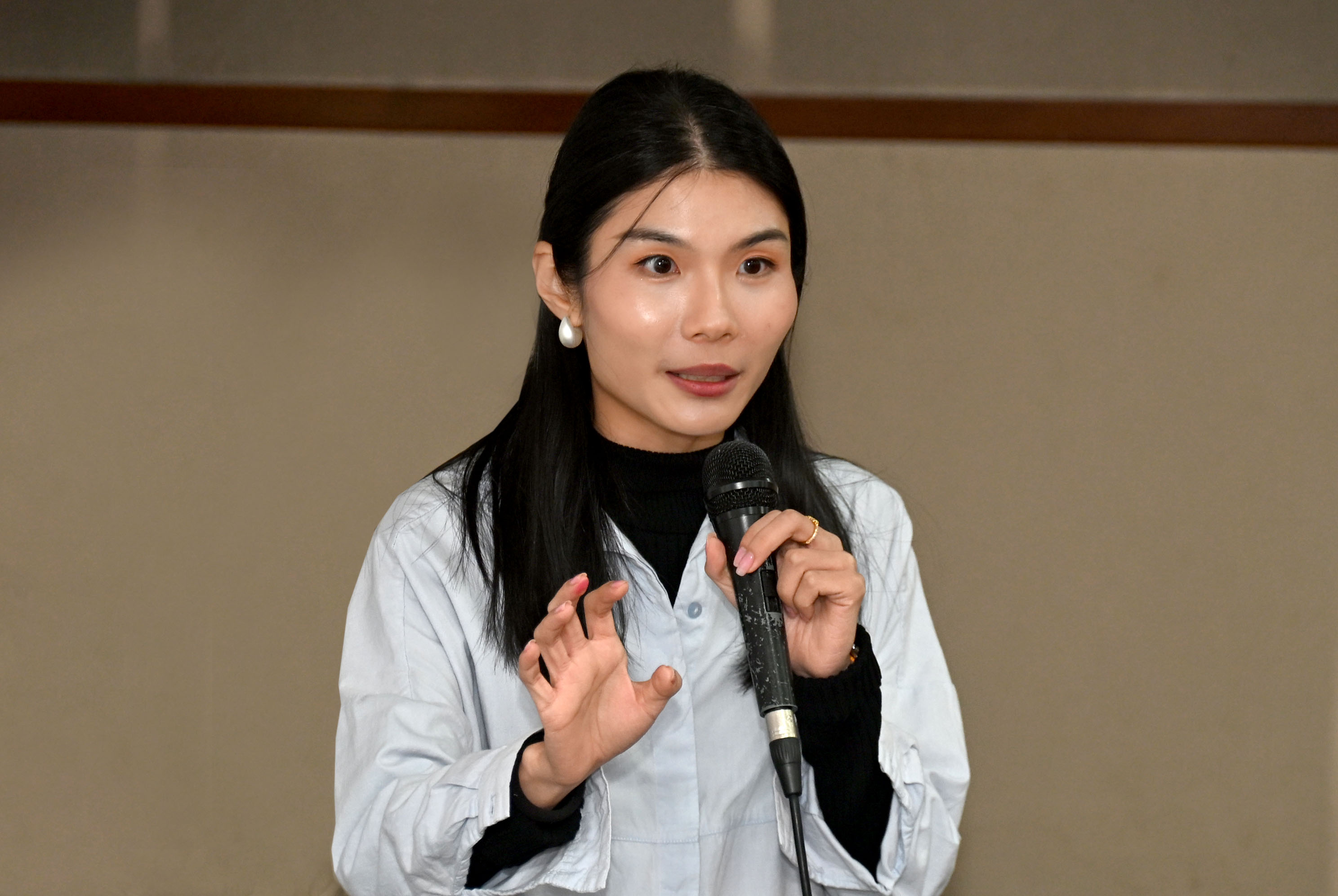 Ms Lim