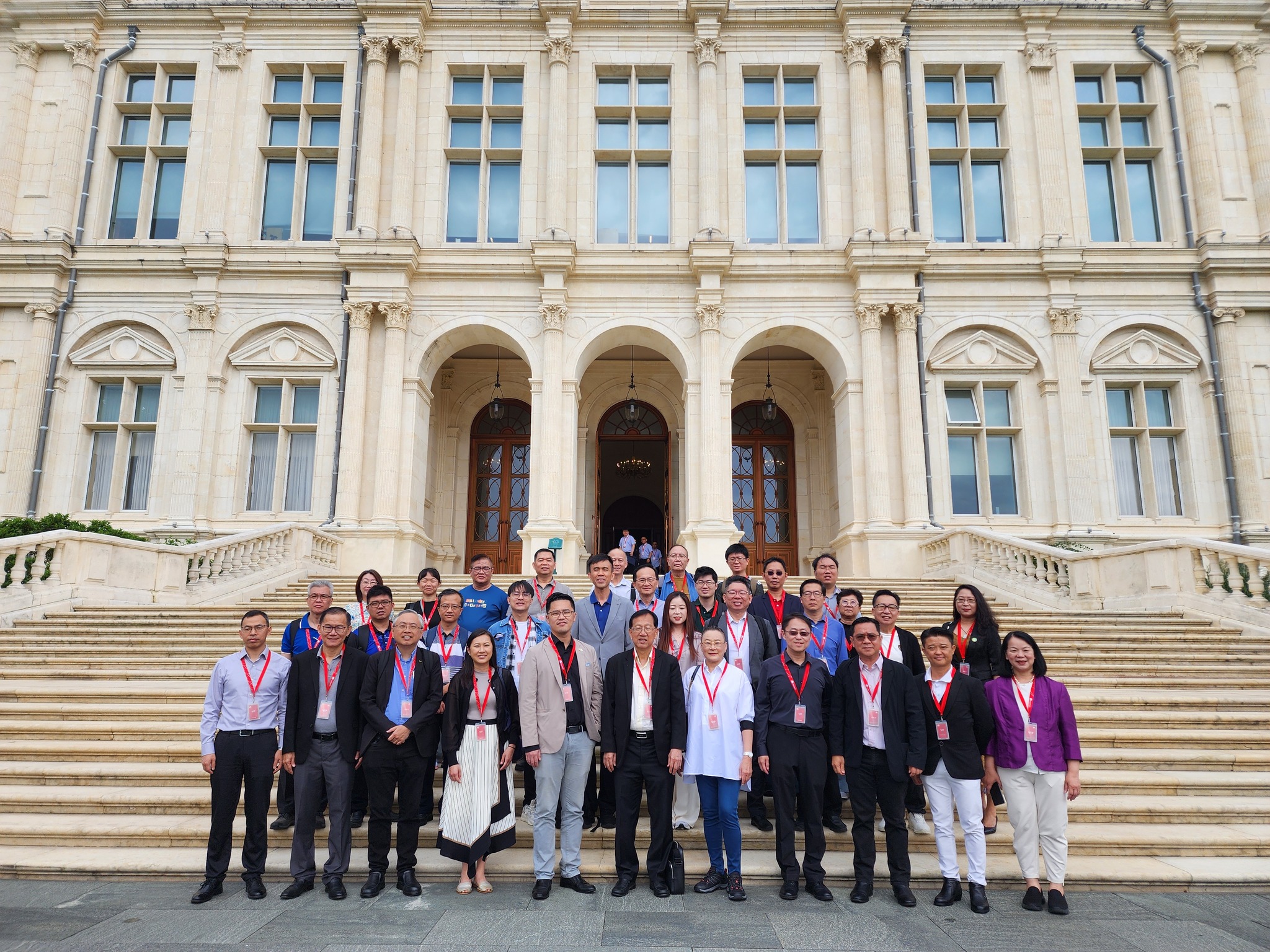 Prof Dato’ Ewe (front row, third from left) with other participants at Huawei Town