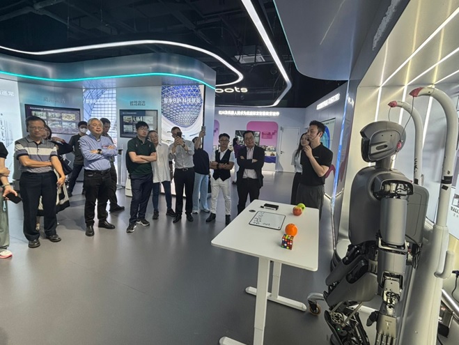 Prof Dato’ Ewe exploring the technological innovations of UBTech Robotics