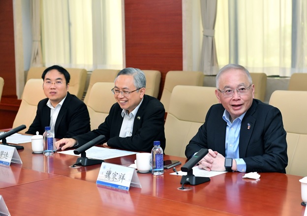 Meeting the NPU team along with Datuk Seri Dr Wee and Datuk Chong