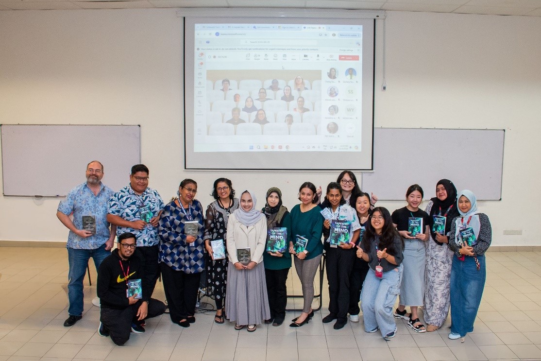 Group photo with the participants from the workshop and online