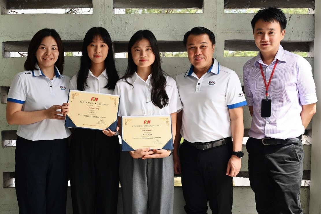 Students receiving awards from F&N (from left) Ms Cheng, Mr Wong and Dr Tan 