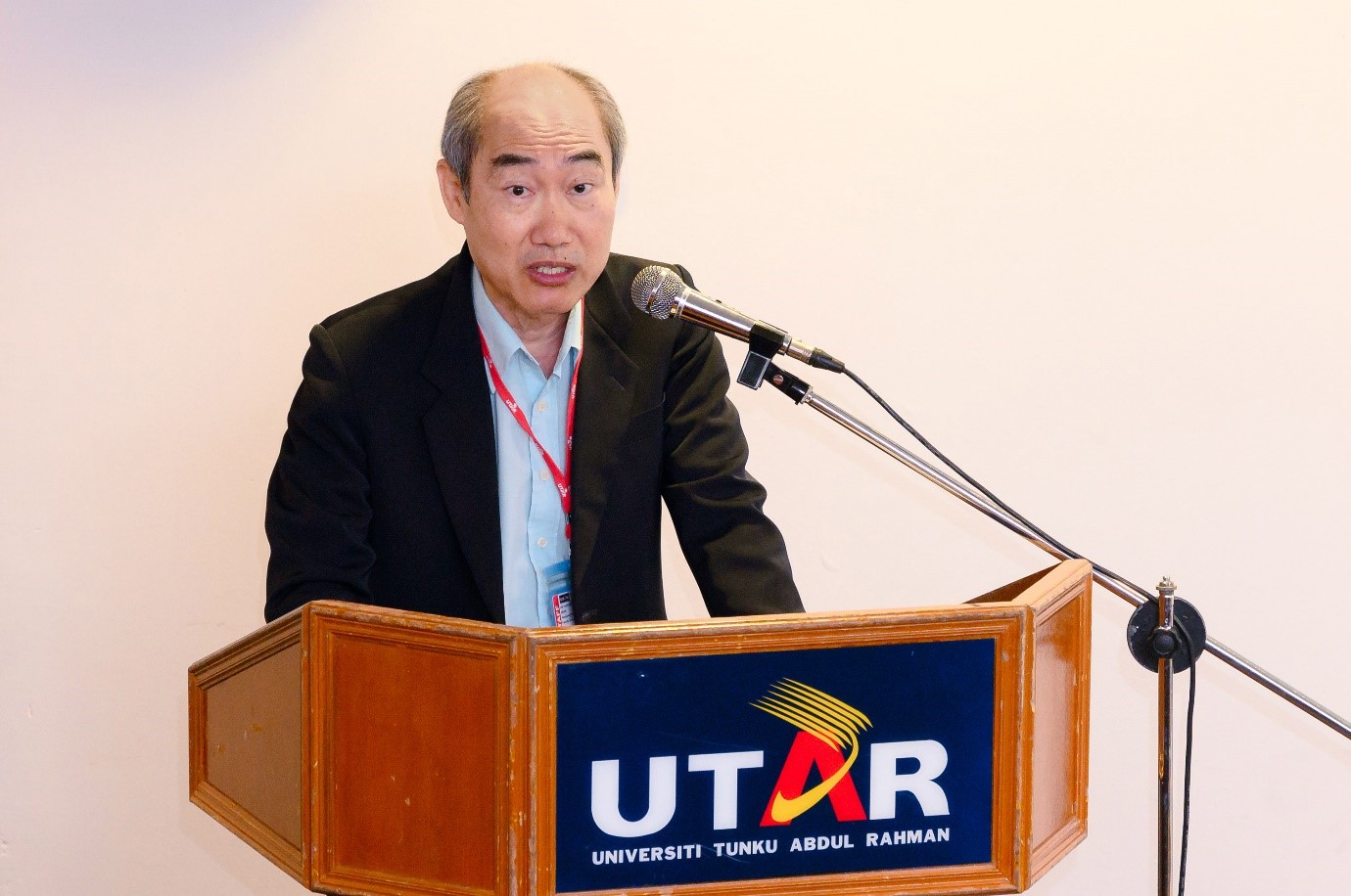 Dr Lim emphasising the need for collective effort to nurturing a greener Earth