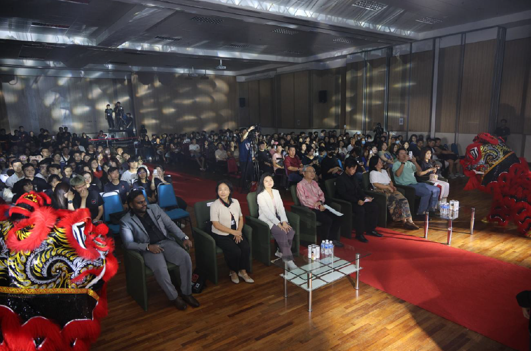 The night roared to life with a high-octane Lion Dance, setting the stage ablaze with colour, rhythm, and tradition