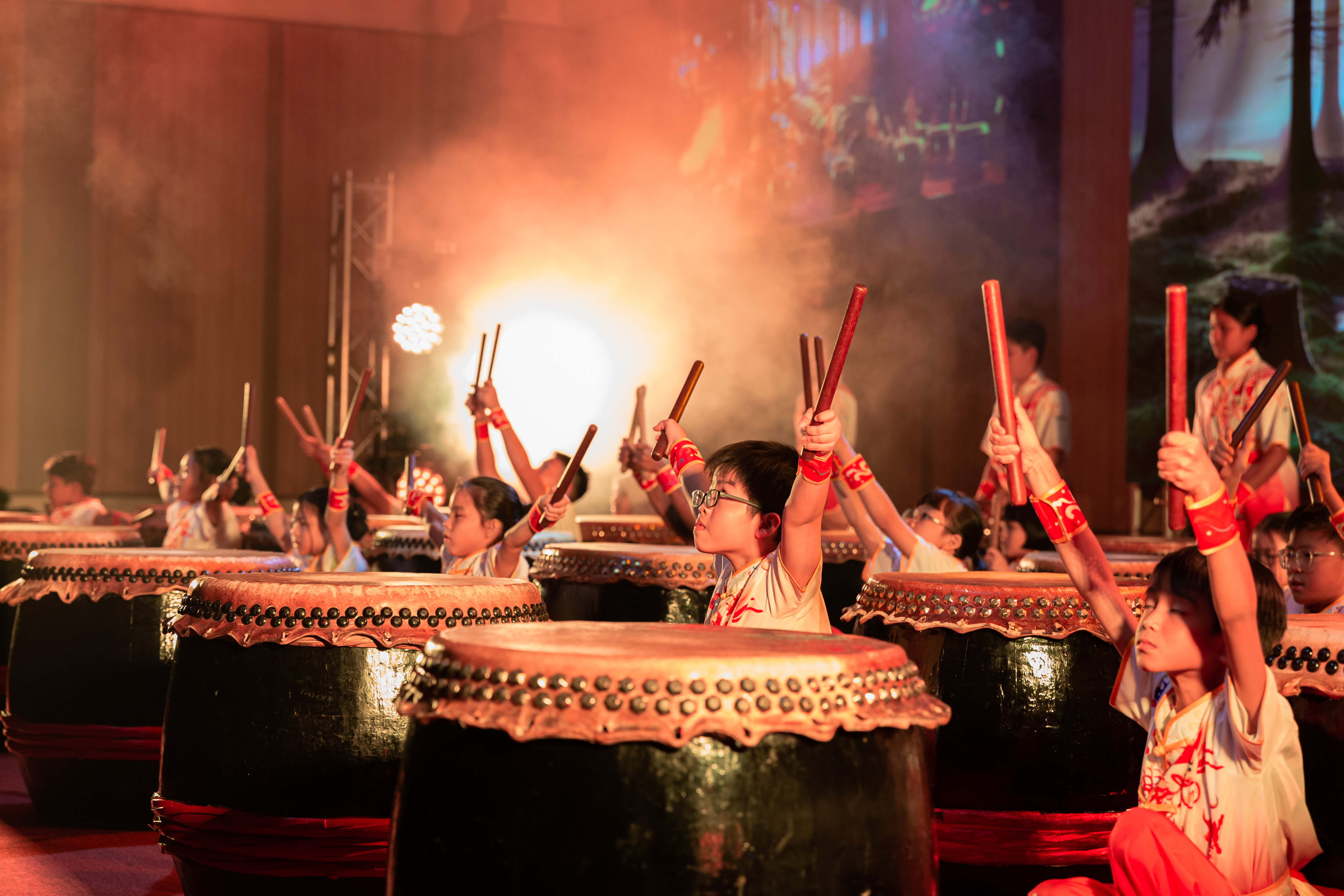  ‘绿海之歌’ by SJKC Union enriched the concert with its touch of cultural diversity