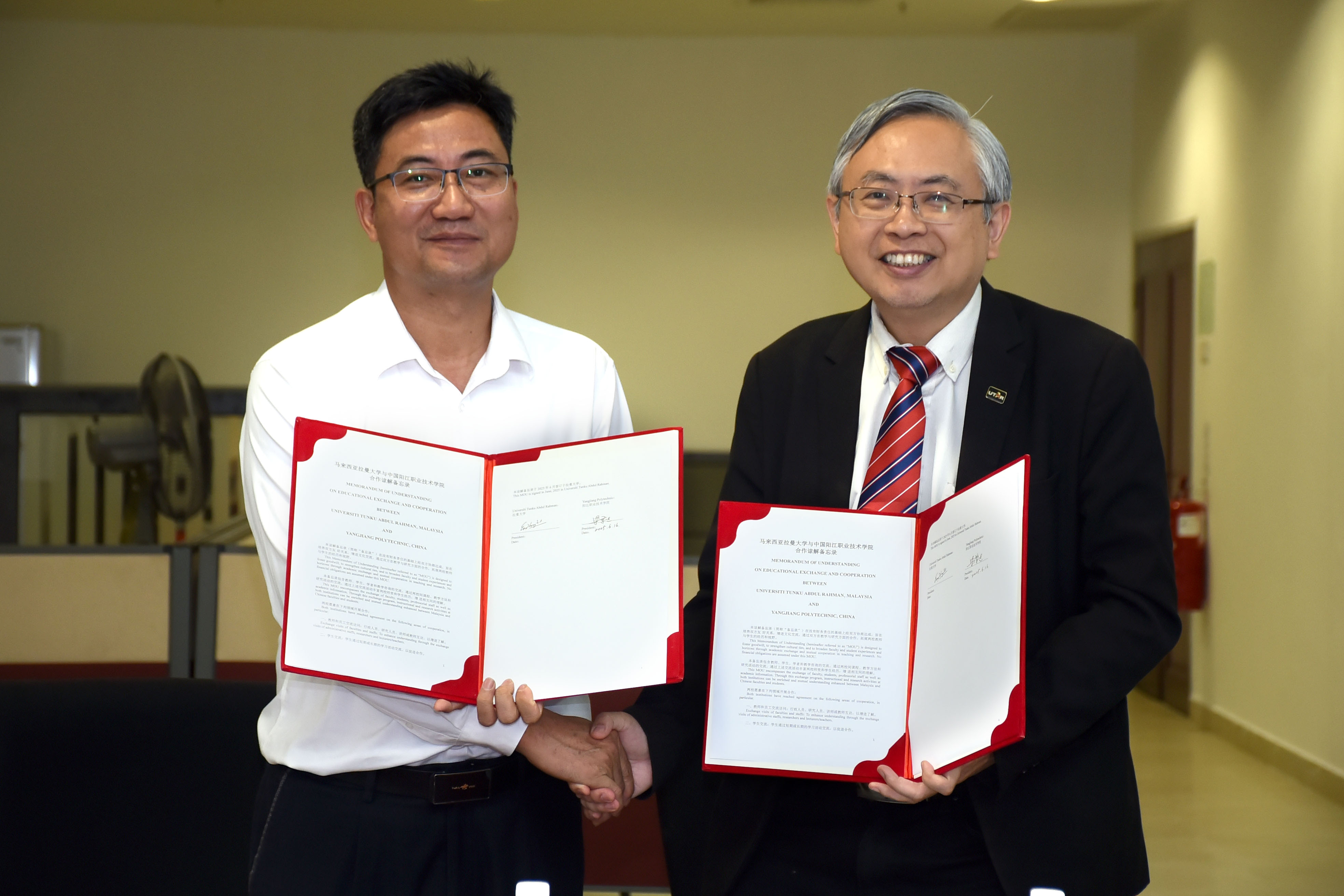 Mr Liang (left) and Prof Dato’ Ewe exchanging the MoU documents