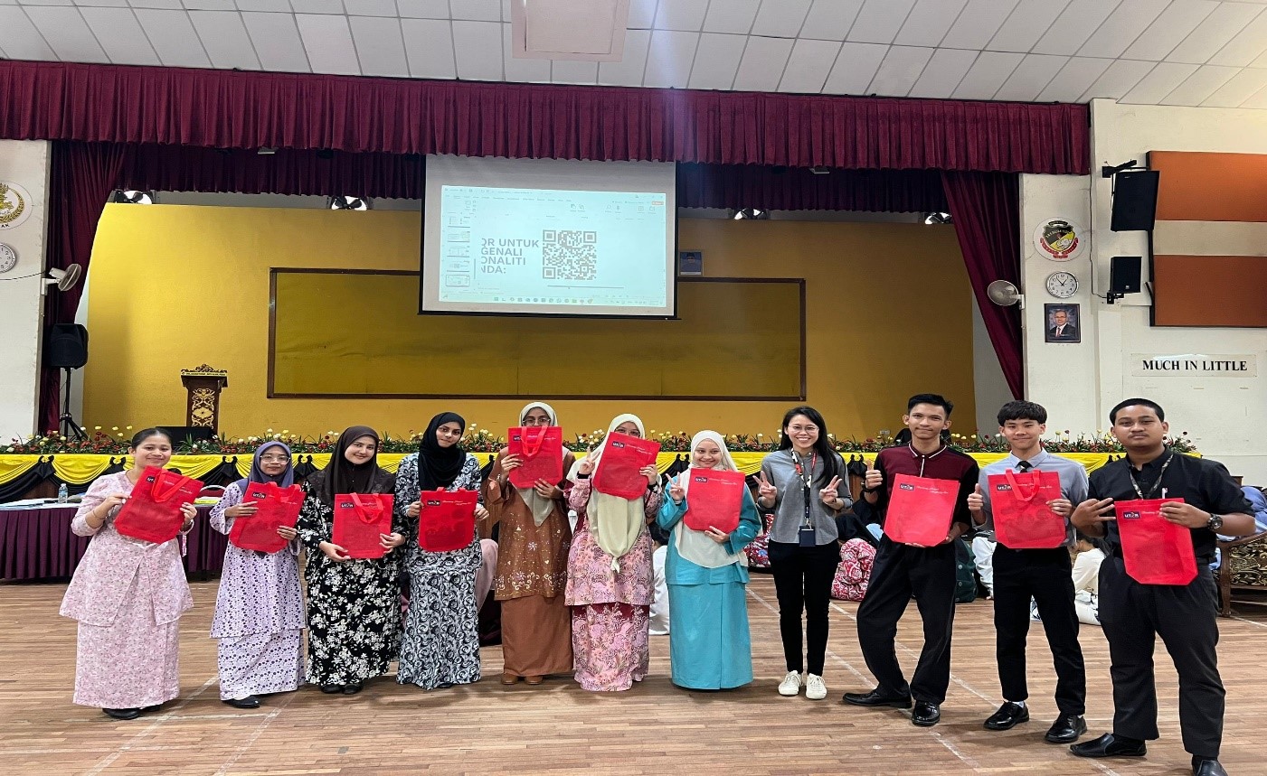 Dr Mah with students
