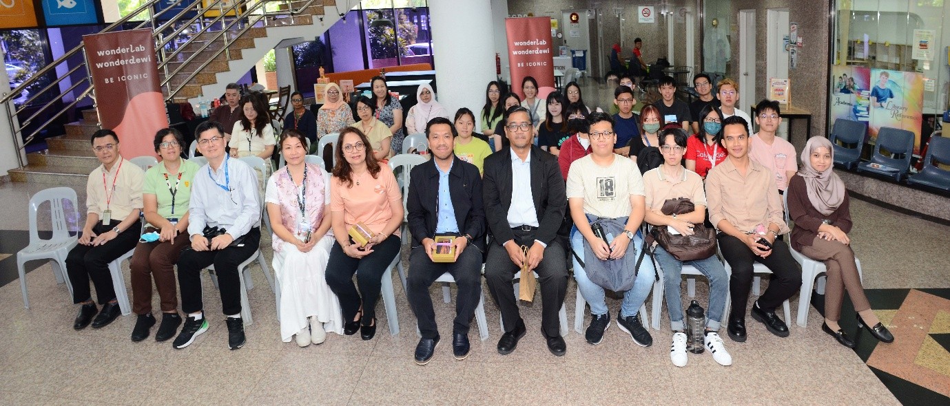 A group photo of participants at the workshop sessions (SL campus)